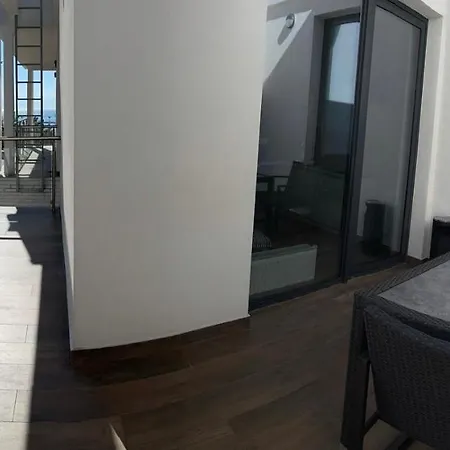 Arcadia Skay Apartment *